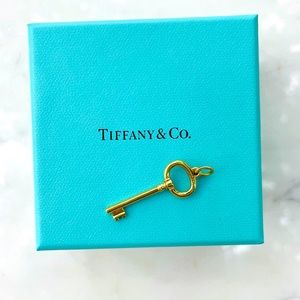 Tiffany’s oval 18k key charm